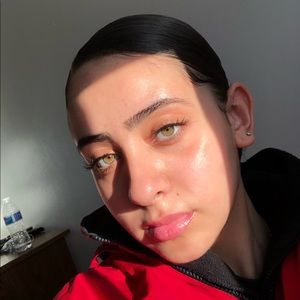 Meet your Posher, Hassna